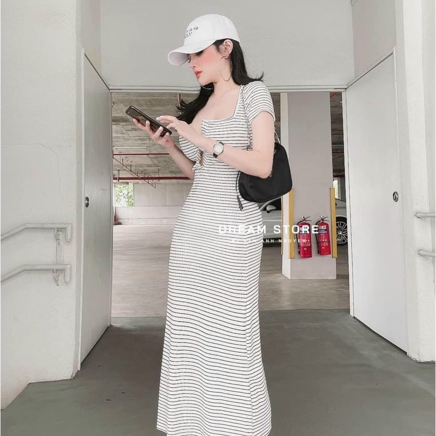 Đầm Body Nữ Dáng Midi Sọc Ngang Cổ Vuông Cài Nút Tay Ngắn