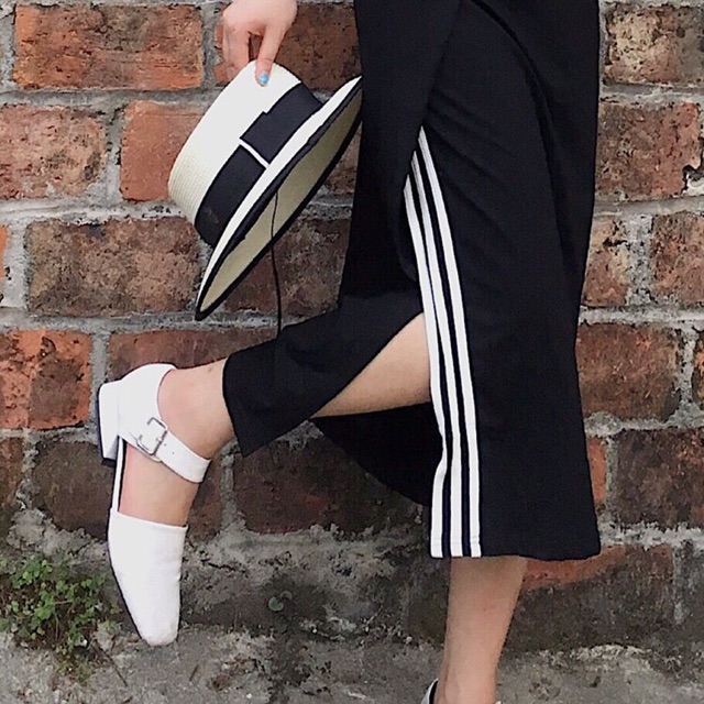 Chân váy 3 sọc xẻ tà