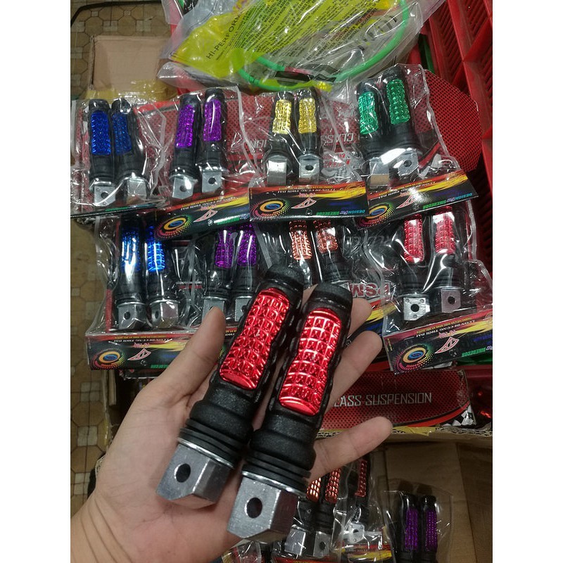 gác chân sau xe máy