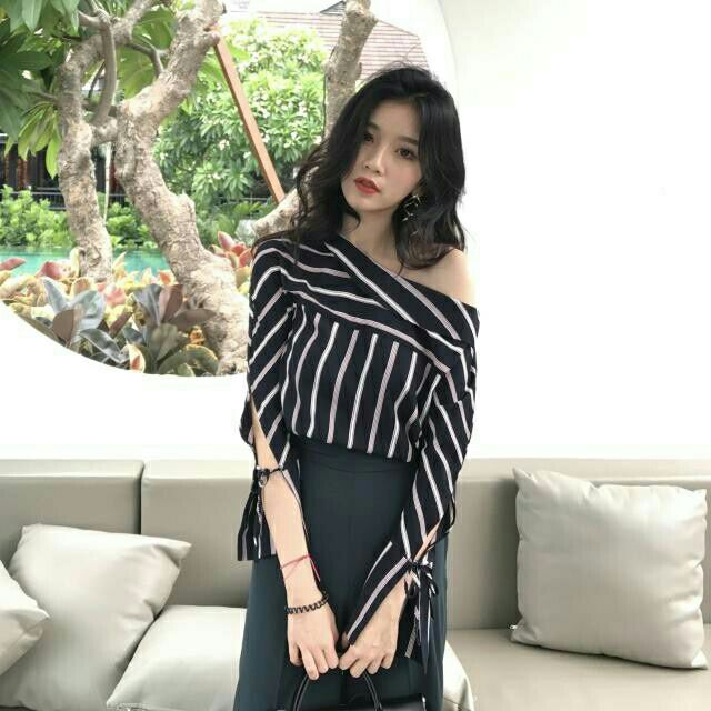 Áo kẻ lệch vai