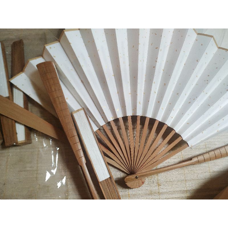 Quạt giấy trơn cổ trang dùng để vẽ hoặc viết thư pháp