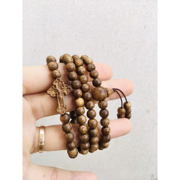 Chuỗi hạt trầm tốc mix thánh giá cho khách Công Giáo