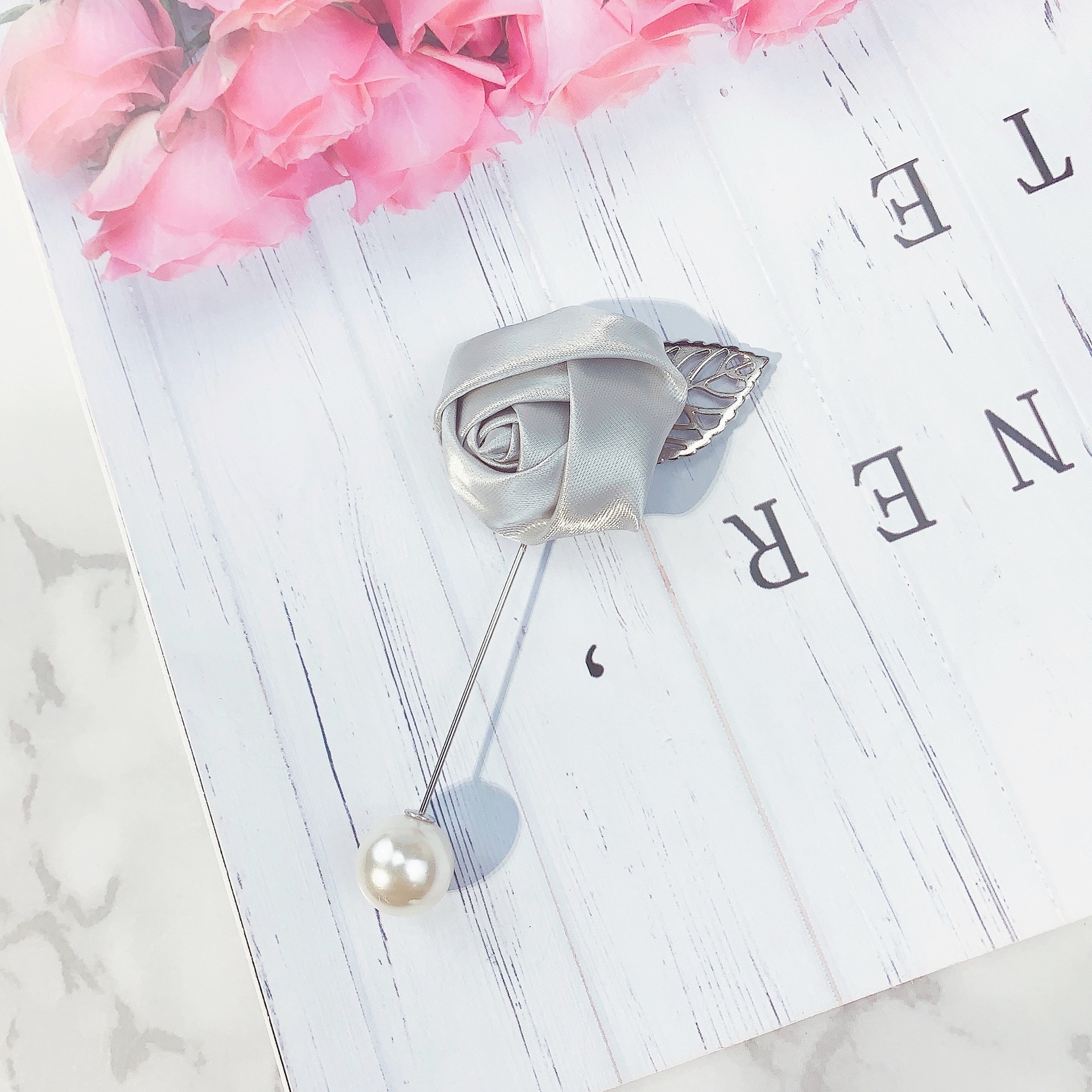 Ghim Cài Áo Cài Áo Hoa Hồng Tinh Tế Sang Trọng UMI wd-by52080