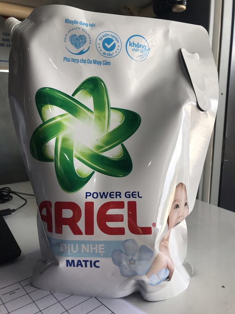 [ GIÁ HỦY DIỆT ]  Nước giặt Ariel dịu nhẹ cho da nhạy cảm túi 2.15kg