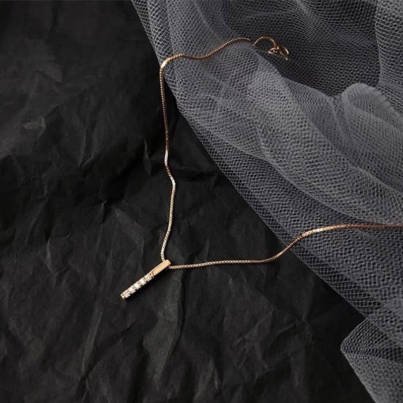 Dây chuyền có mặt dây gắn đá Zircon sáng bóng thiết kế hình học đơn giản phong cách quyến rũ cho nữ