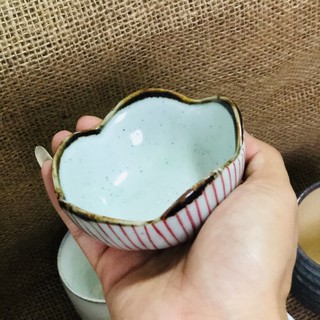 Chén gốm hoa nhỏ