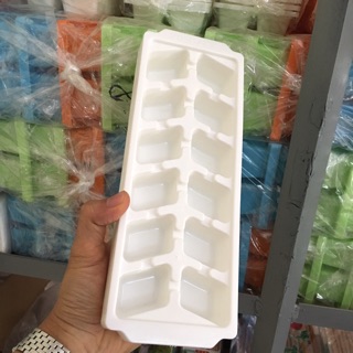 Khay làm đá bằng nhựa 12 viên