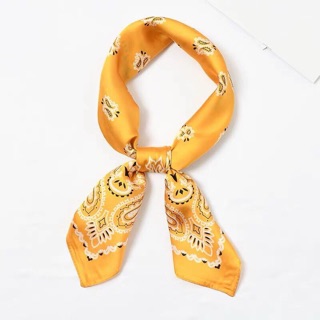 Khăn bandana lụa vàng. (Size 70x70)