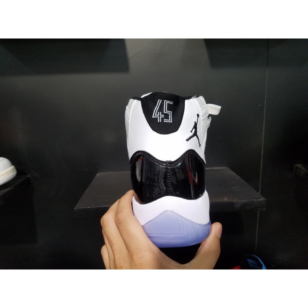 Giày bóng rổ jordan 11 trắng đen . | BigBuy360 - bigbuy360.vn