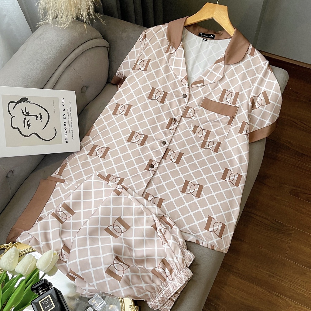 Bộ mặc nhà Pyjama chất lụa Tea Store áo cộc quần dài họa tiết sang trọng nâu be