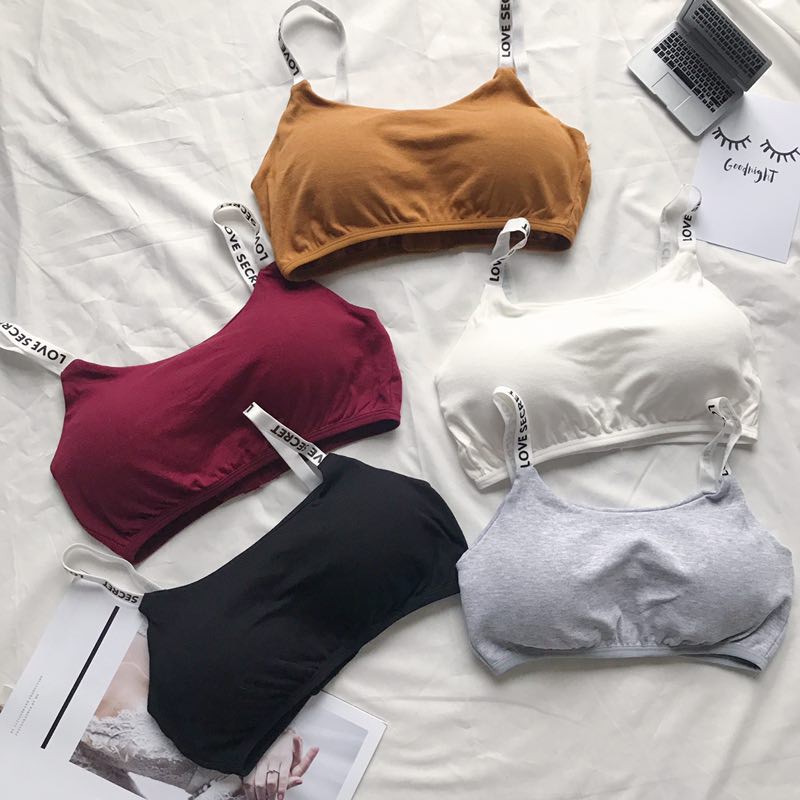 Áo ngực kiểu camisole mềm mại với họa tiết in hình chữ cái