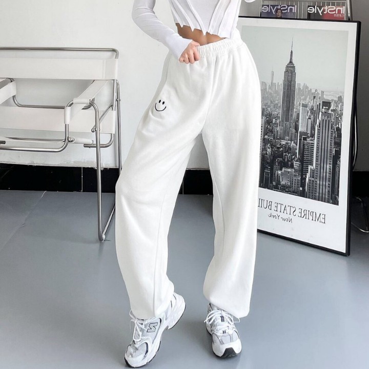 Quần nỉ nữ ống rộng/ Quần boom nữ dáng jogger bo gấu unisex hình MẶT CƯỜI THÊU full 3 màu RÔ STORE QD27
