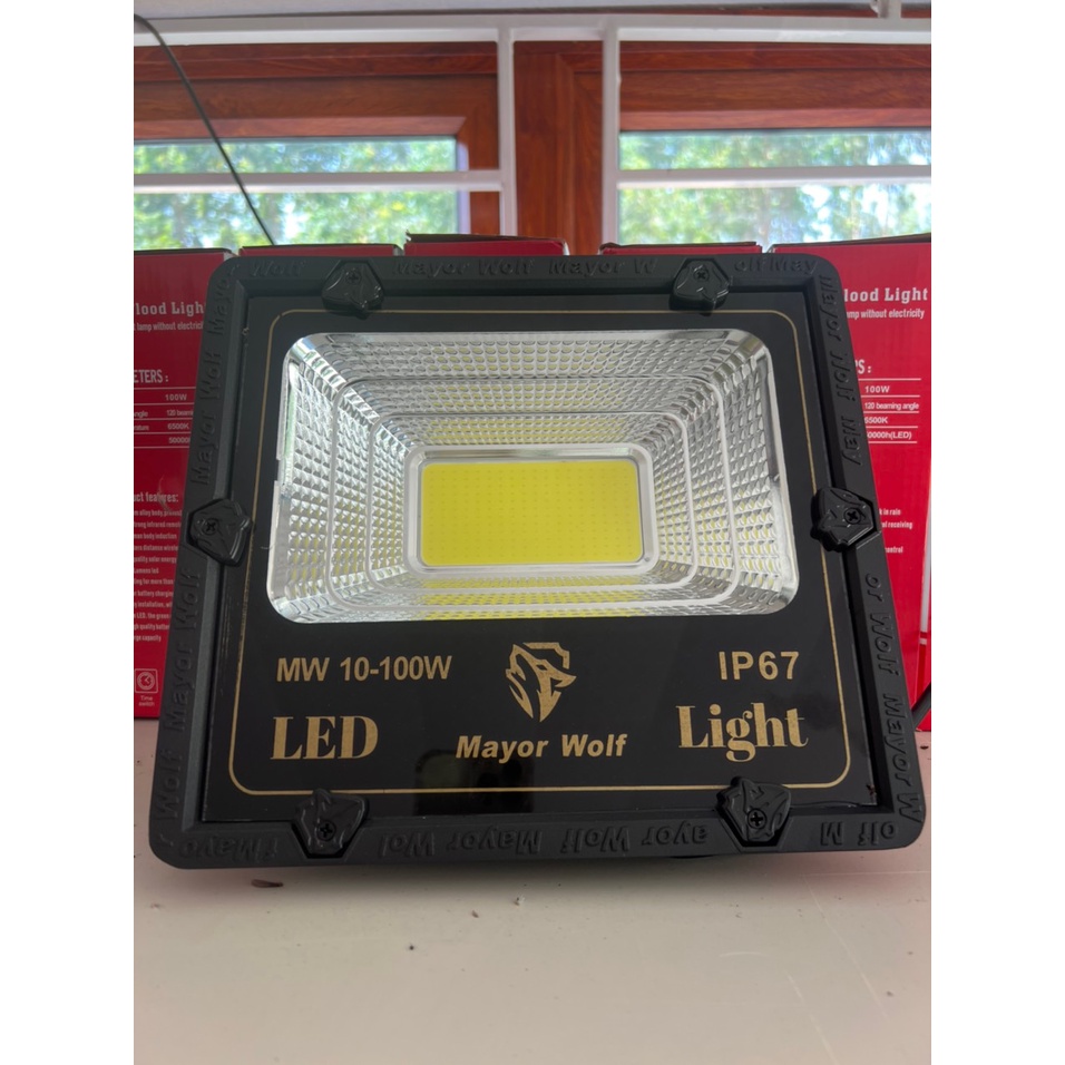 Đèn pha vuông  sử dụng điện 220V chính hãng Mayor Wolf công xuất tiêu thụ 50w,100w,200w,300w bảo hành 2 năm