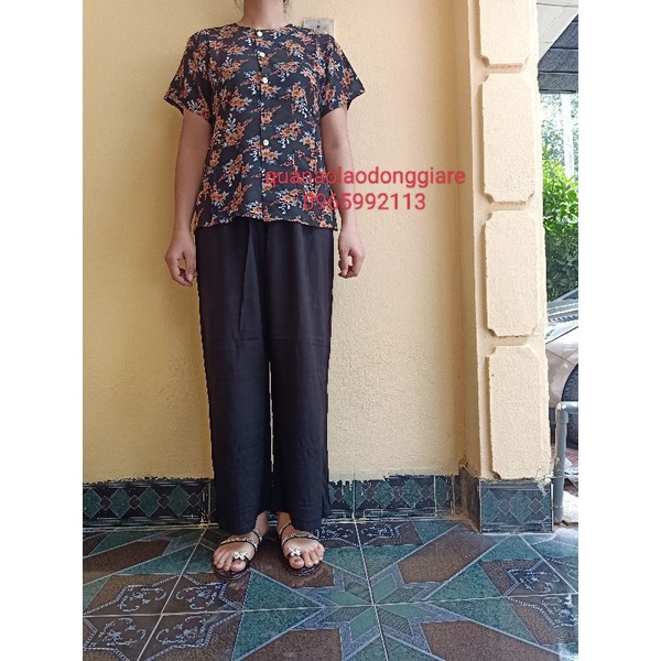Bộ áo lanh hoa quần lanh đen