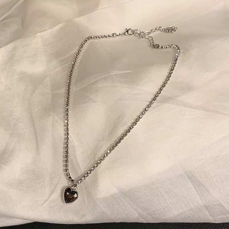 Vòng cổ choker chuỗi xương đòn thiết kế tinh tế với mặt trái tim phong cách Hàn Quốc