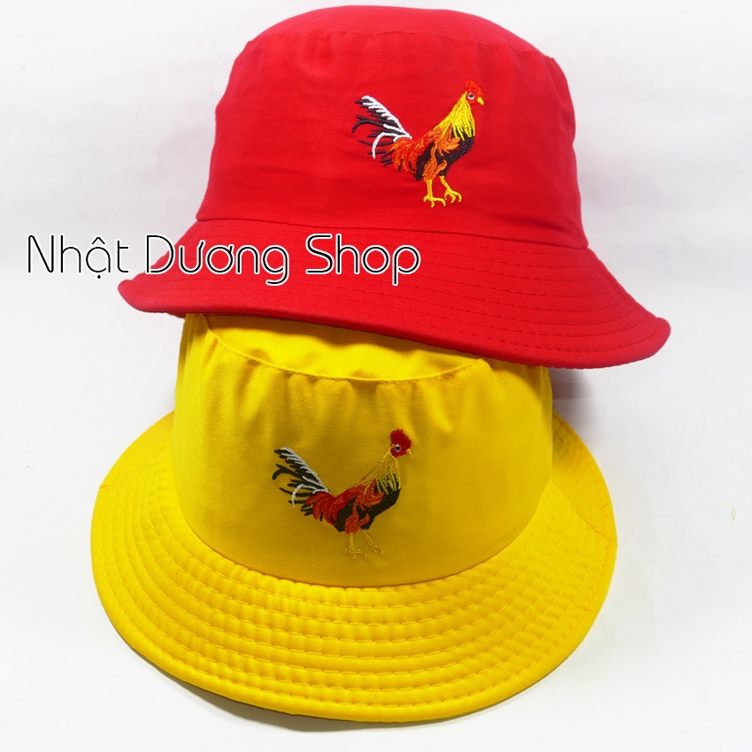 Nón bucket tai bèo thêu con gà trống - Đen chất liệu vải Cotton thoáng mát và nổi bật với họa tiết của nón