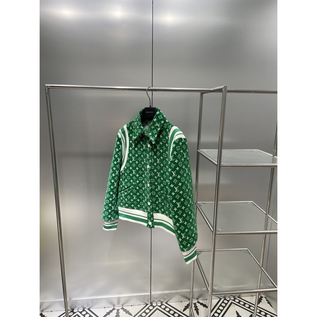 Áo khoác bomber nữ 𝑳𝒐𝒖𝒊𝒔 𝑽𝒖𝒊𝒕𝒕𝒐𝒏 LV cao cấp, hoạ tiết thương hiệu thời thượng