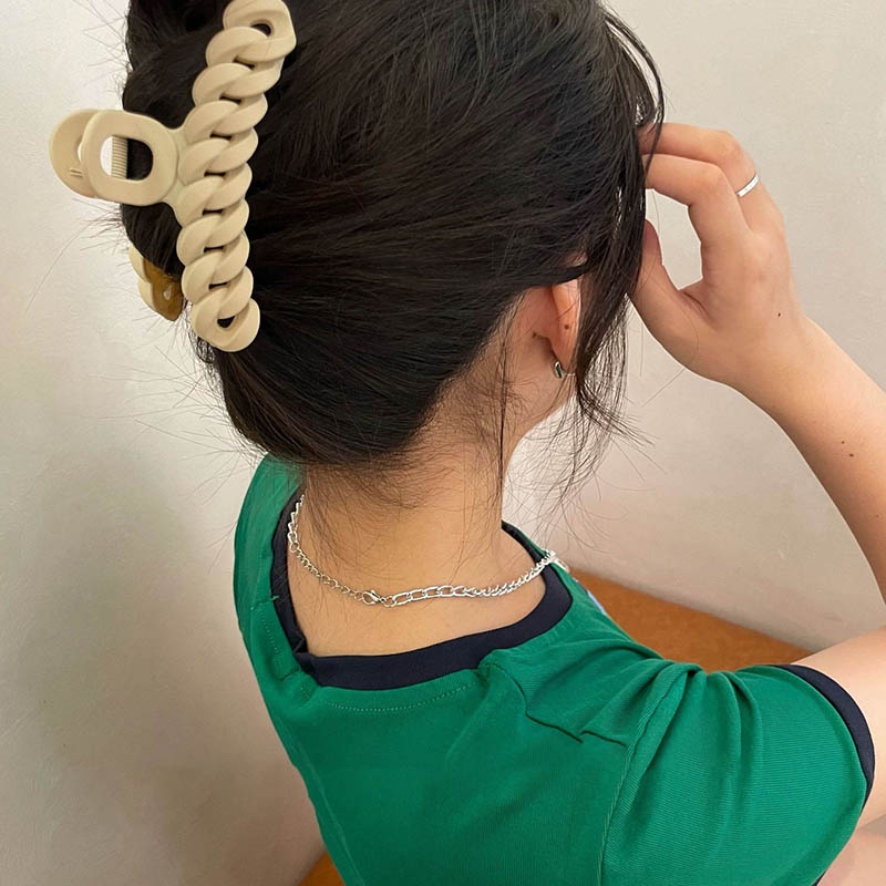 Kẹp Tóc Hình Cá Mập Màu Sắc Cà Phê