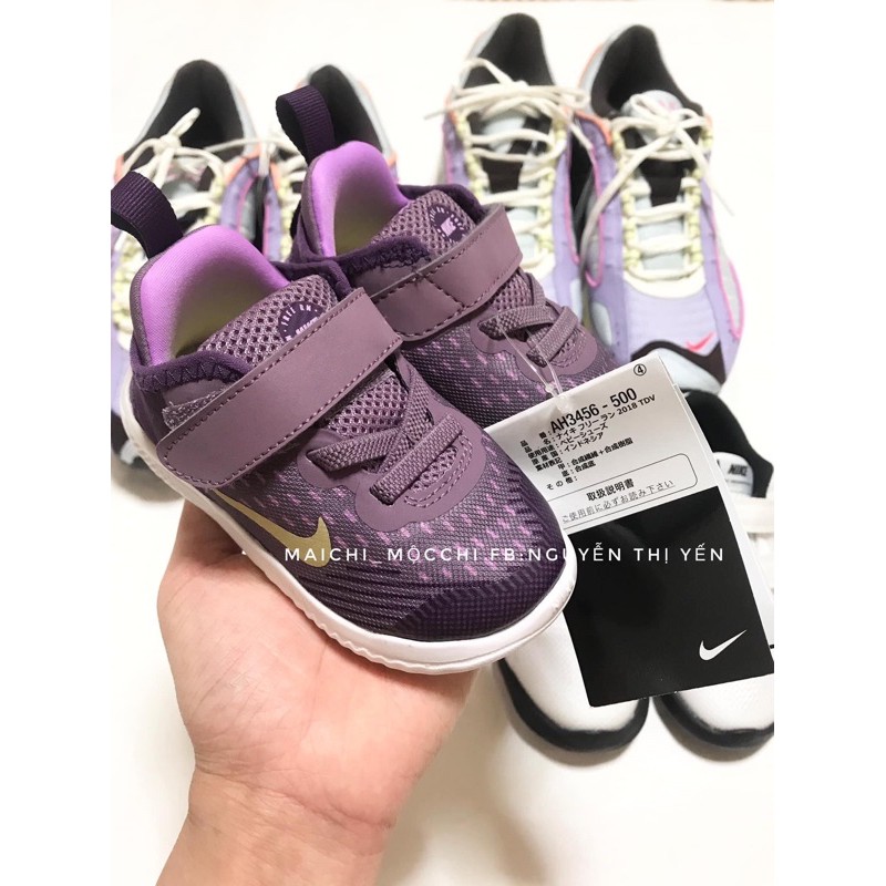 Giày thể thao tím