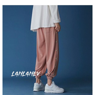 Men's style in loose - fitting pants