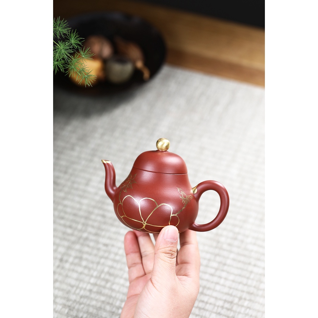 Ấm Tử Sa Nghi Hưng Tư Đình Miêu Kim 180 ml (Vẽ Vàng Liên Hoa)