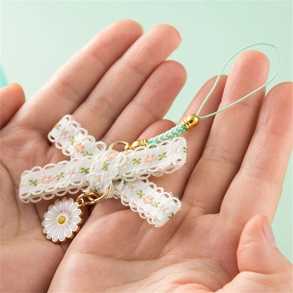 Móc khóa trang trí túi xách hình hoa cúc phối ren sáng tạo cho nữ
