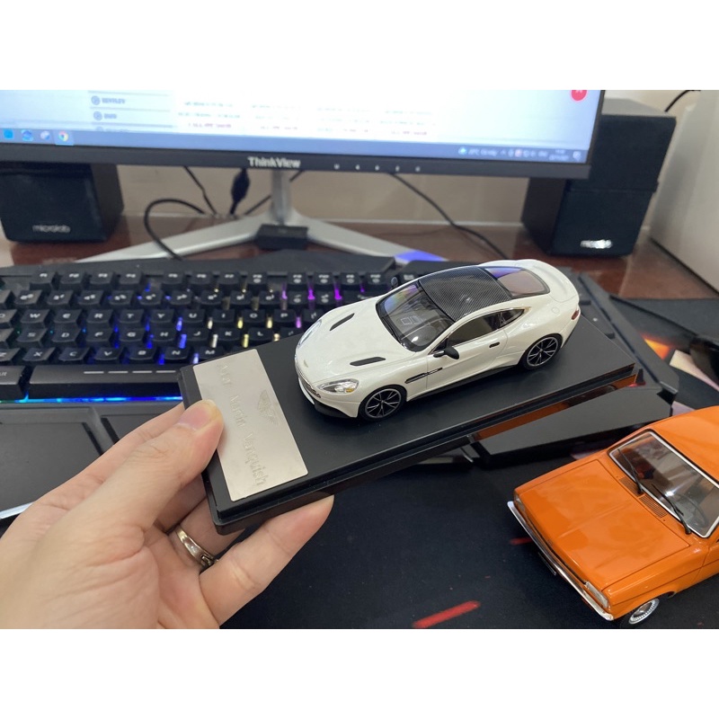 Aston Martin Vanquish 1:43