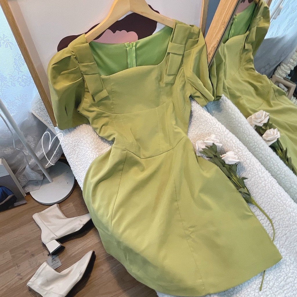 Đầm xanh lá cổ thuyền tay ngắn dáng xòe nhẹ dây bản vai