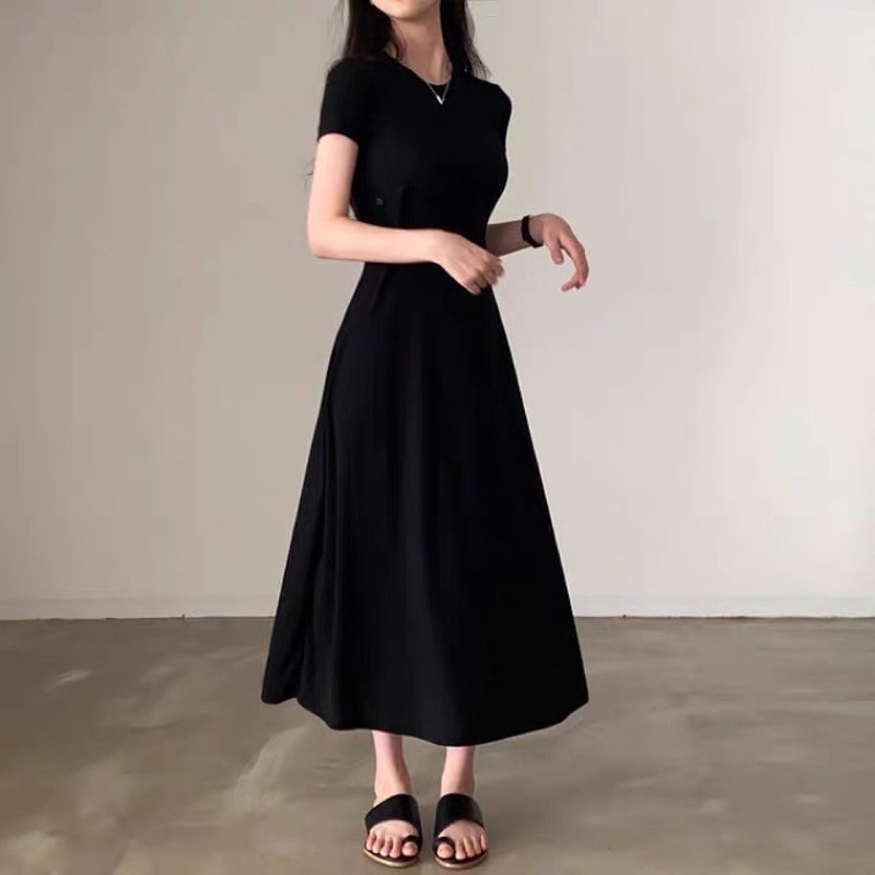 ĐẦM MAXI DÁNG XOÈ MÀU ĐEN THANH LỊCH