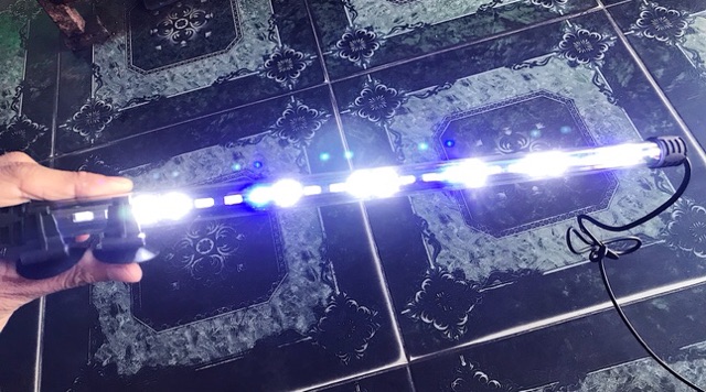 ĐÈN LED 3 KIỂU MÀU TRONG HOẶC TRÊN HỒ CÁ NON BỘ 43CM