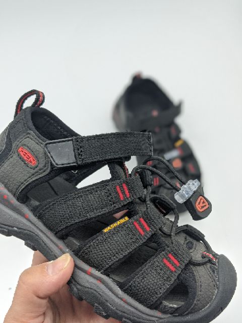 Sandal Dư Màu Ghi Cho Bé Trai Chất Liệu Cao Cấp Khô Thoáng Dễ Dàng Làm Sạch Phù Hợp Bé Đi Chơi Đi Học Size 29-30-31