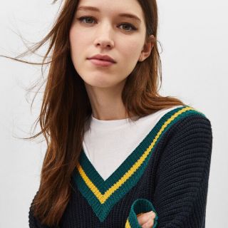 Áo len Bershka cổ tim