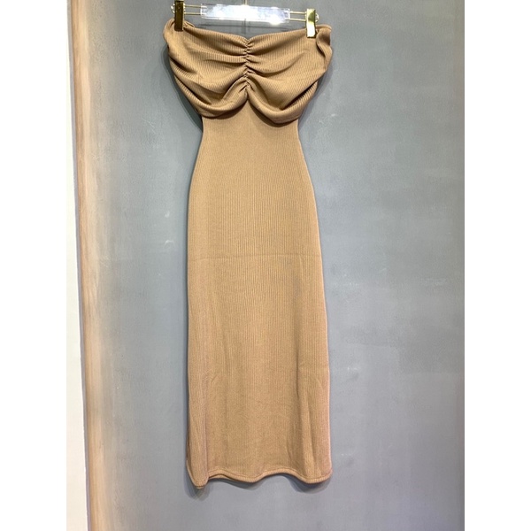 D169 - Đầm maxi trễ vai nhún