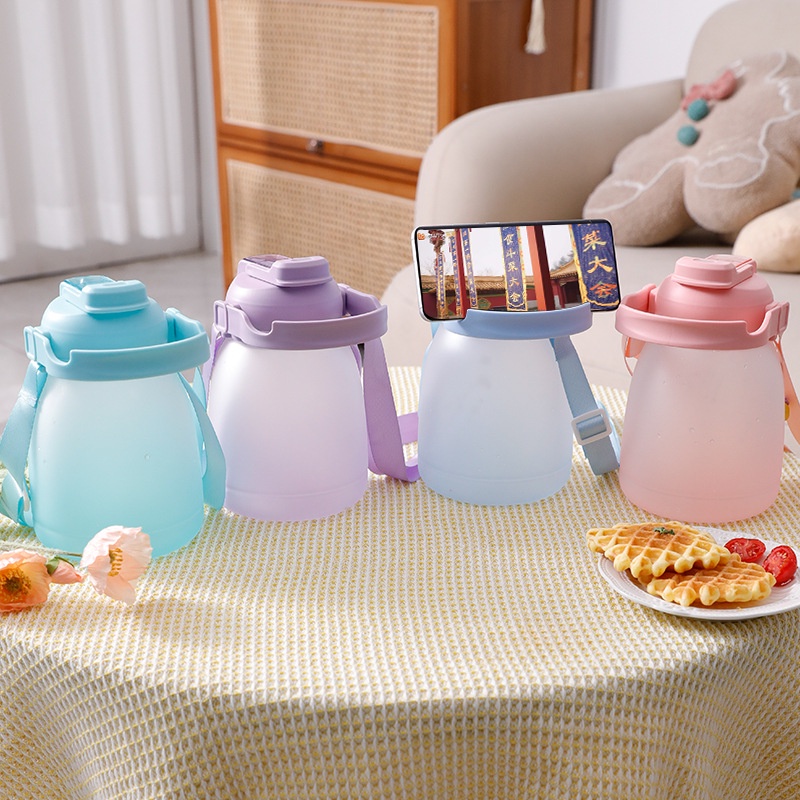 Bình Nước Bụng Bự Kèm Dây Đeo 1300ml Chai Thể Thao Màu Mờ