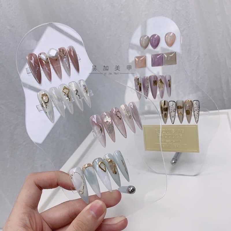 Khung trưng bày móng các hình