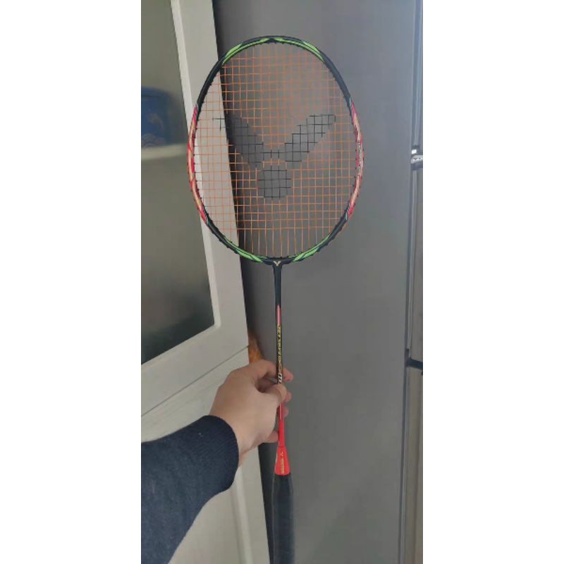 Miếng logo hãng cầu lông Victor. Lining. Yonex. Lindan tặng 1 bút tô màu đen