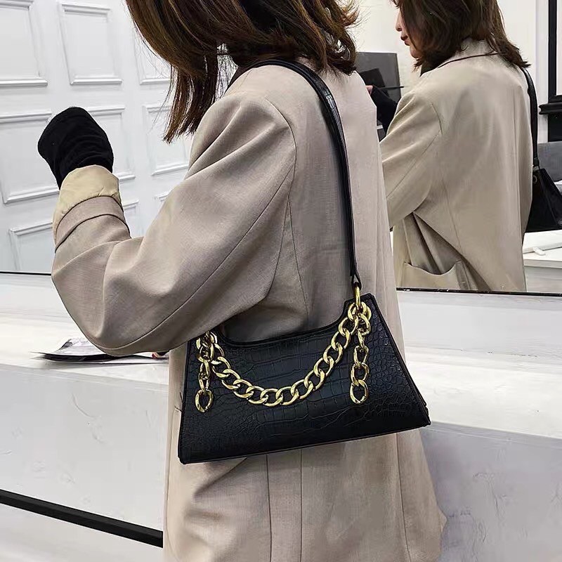 Túi Xách Kẹp Nách Queen Hot Trend - Kèm Dây Xích Bản To