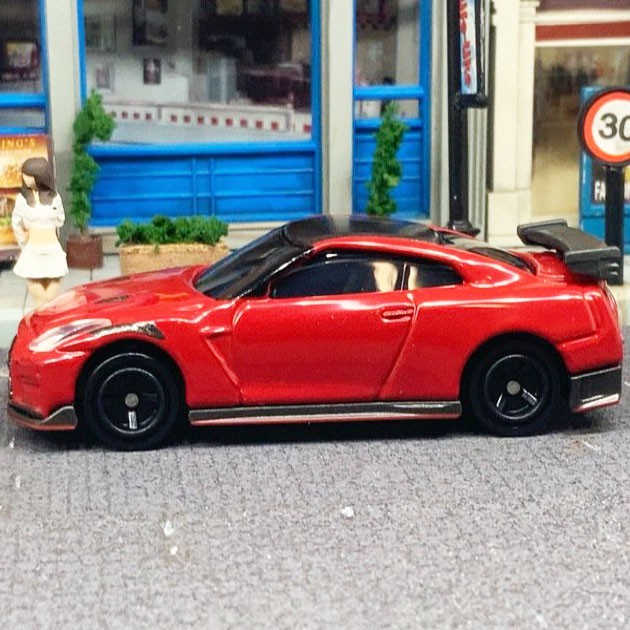 Xe ô tô mô hình Tomica Nissan GT-R Nismo R35 tỷ lệ 1/62 (No Box)