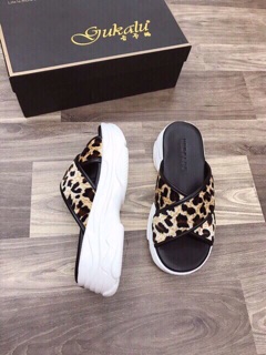 Dép quai da báo nhung đế flatform