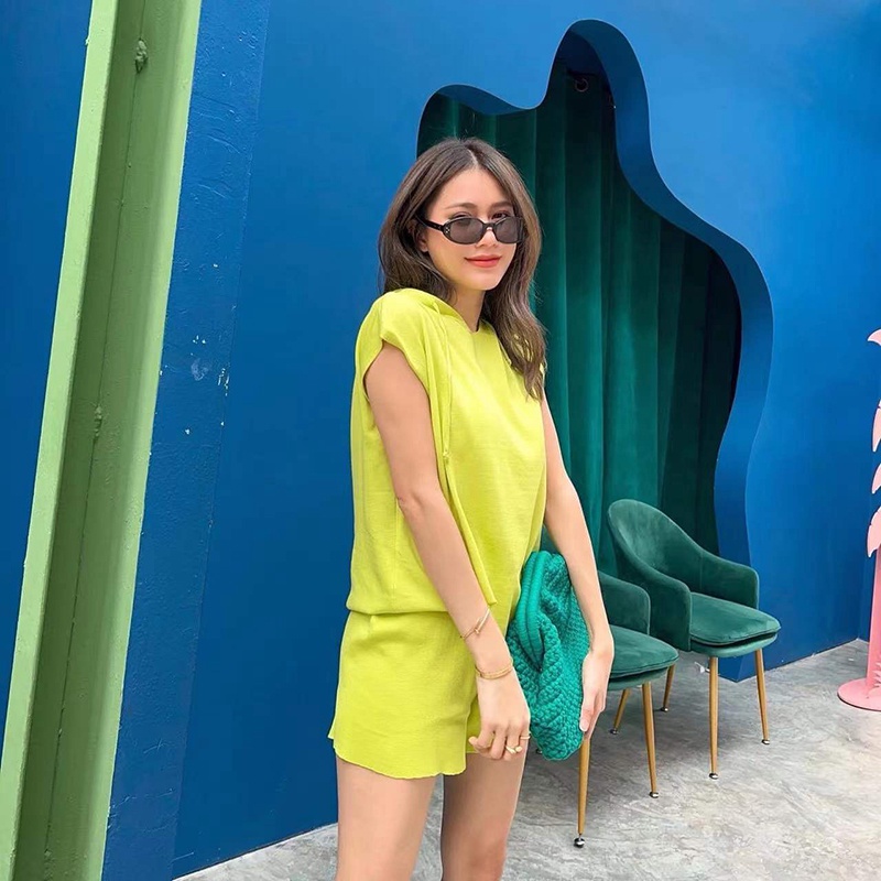 Bộ đồ thể thao IELGY gồm áo sweater tay ngắn và quần short phong cách Hàn Quốc cho nữ