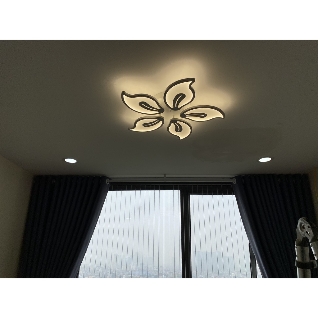 Đèn led ốp trần , đèn ốp trần trang trí phòng khách cánh hoa,3 chế độ sáng kèm điều khiển từ xa,bảo hành 1 năm
