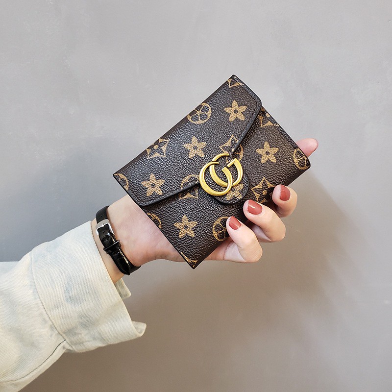 Ví gấp đựng thẻ ngắn nhỏ có nút bấm in họa tiết bàn cờ