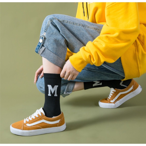 Vớ Tất chữ cái cổ cao Unisex phong cách thể thao, trẻ trung và năng động.