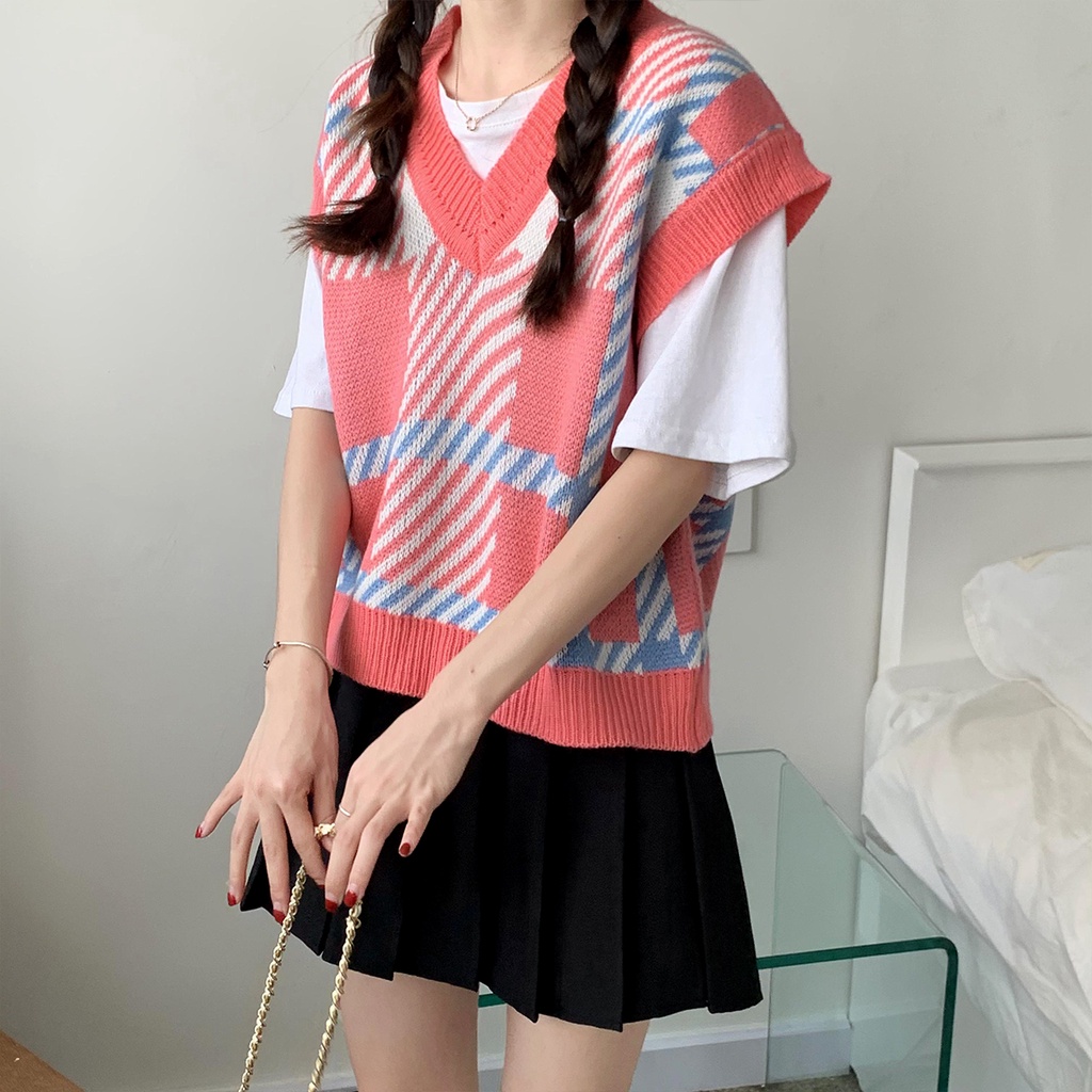 Áo dệt kim sát nách cổ chữ V dáng rộng họa tiết kẻ sọc màu hồng phong cách Hàn Quốc