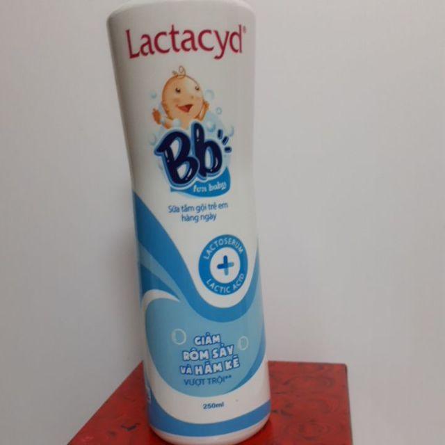 Dung dịch dùng tắm trẻ em Lactacyd BB (250ml)