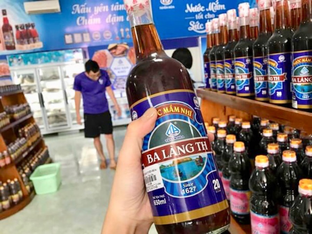 Nước Mắm Nhĩ Ba Làng Tuyến Hòa 650ml Chai Thủy Tinh