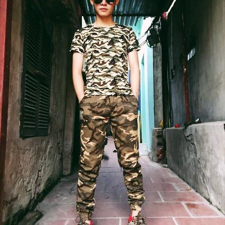 Quần kaki màu rằn ri bụi bặm