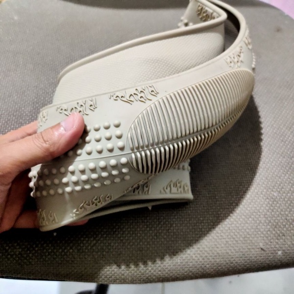 Bọc vô lăng ô tô được làm bằng silicone có gân massage VS2450