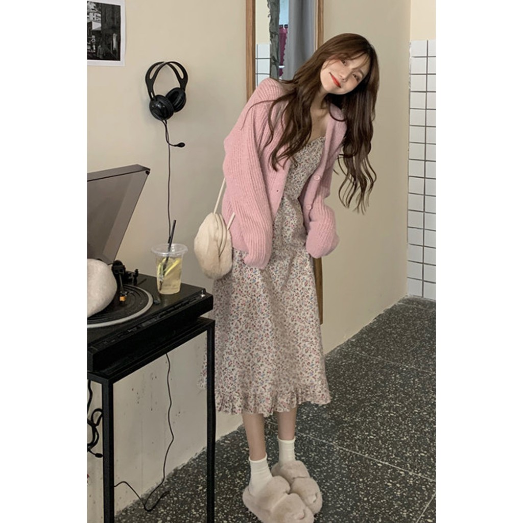 Set váy hai dây hoa nhí vintage xòe dài điệu đà+ Áo khoác cardigan len nhẹ nhàng Korea