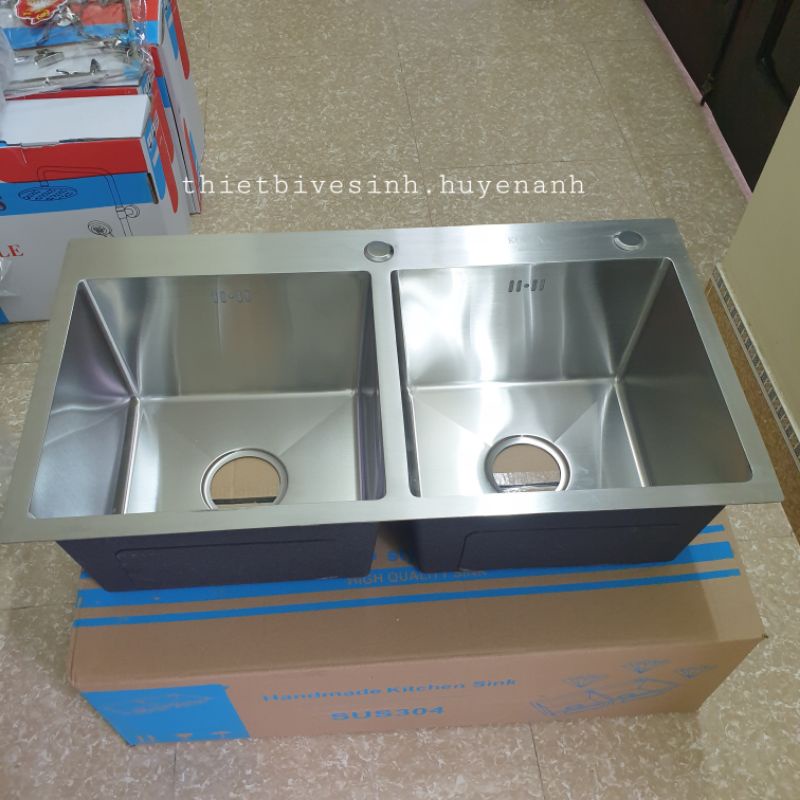 Chậu đúc rửa bát,chén 8245 SUS 304 2 hố cân.Tặng bộ xả.